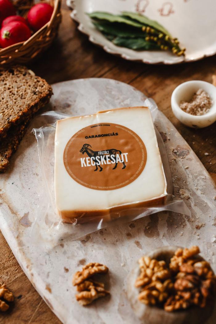 Garabonciás füstölt kecskesajt
